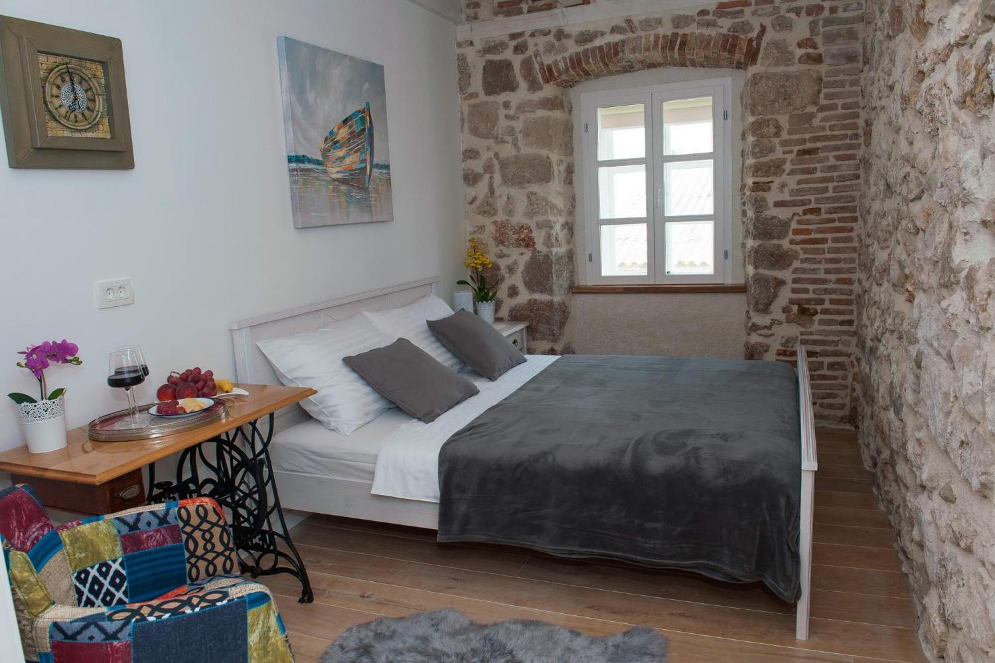 Sobe Bile Bed & Breakfast Pag Town Exterior photo