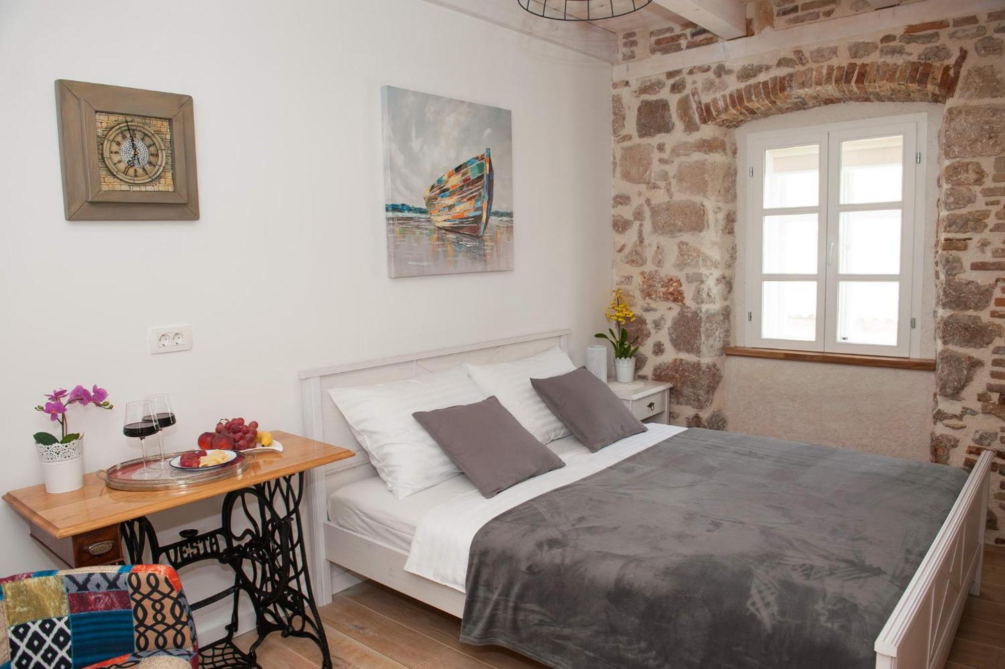 Sobe Bile Bed & Breakfast Pag Town Room photo